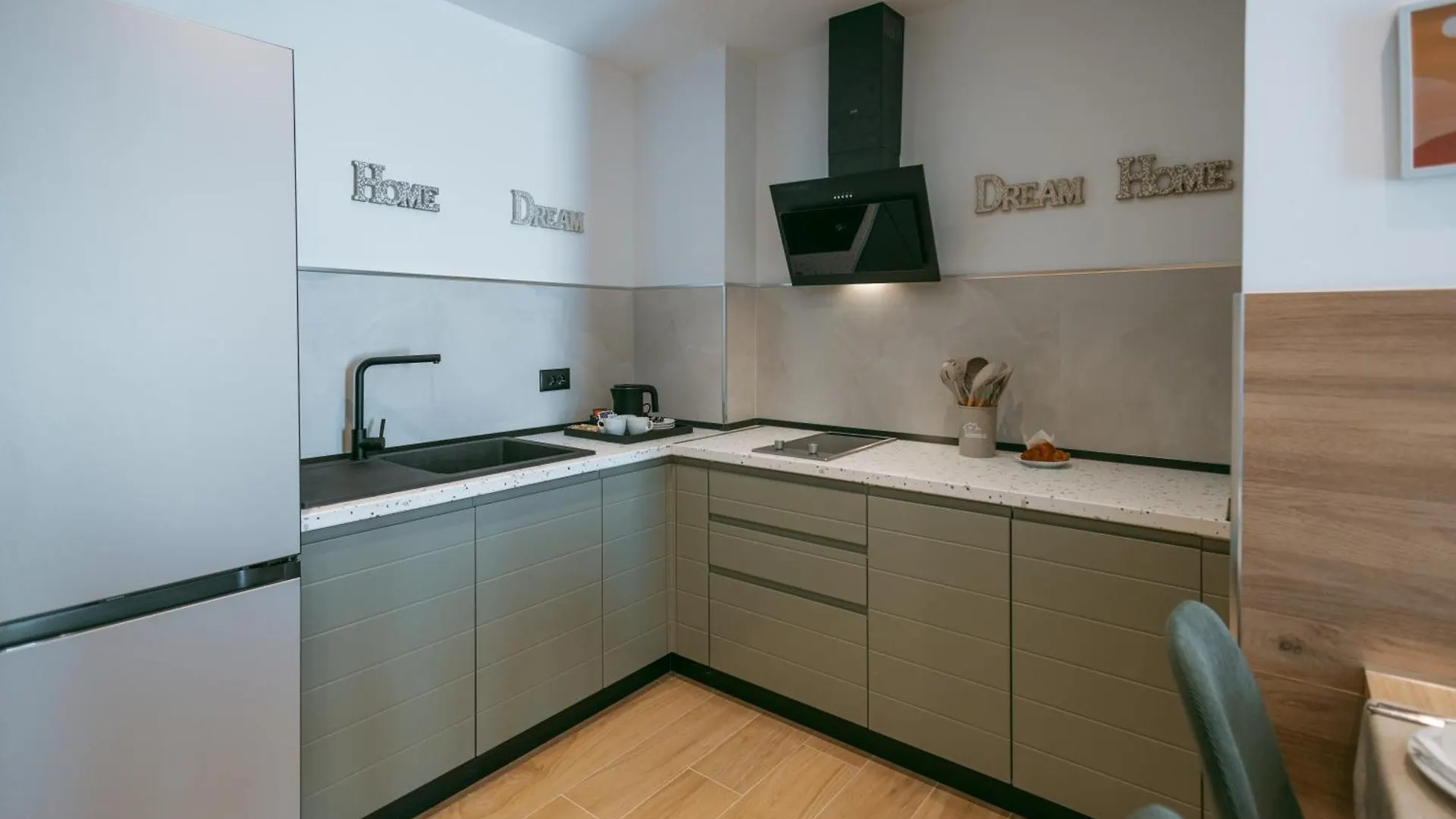 Blutique Apartments & Balconies Golem  0*, Golem (Tirana)